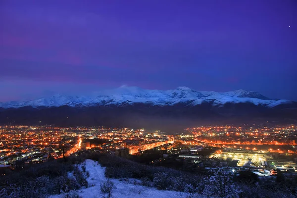 Ermenistan, Vanadzor 'da kış gün batımı ve akşam.