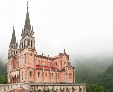 Basilica de Santa Maria İspanya, Covadonga