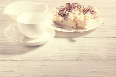 Beyaz eşya ve beze tatlısı