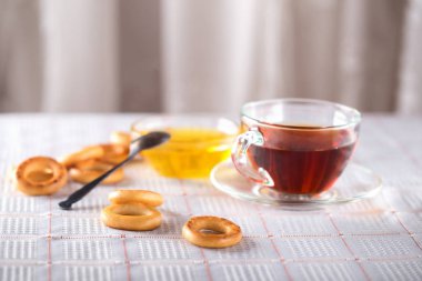 Bitkisel çay ve beyaz bal