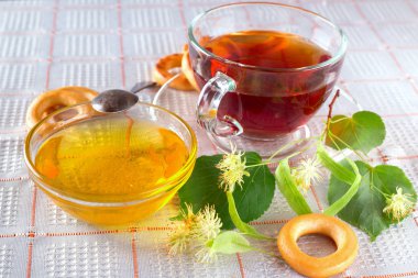 Bitkisel çay ve beyaz bal