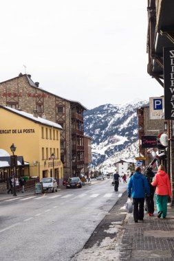 Soldeu, Andorra - 7 Şubat 2017: Street Soldeu Kayak Merkezi 