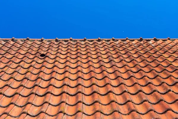 Kiremit çatı parçası ile güneş yaktı