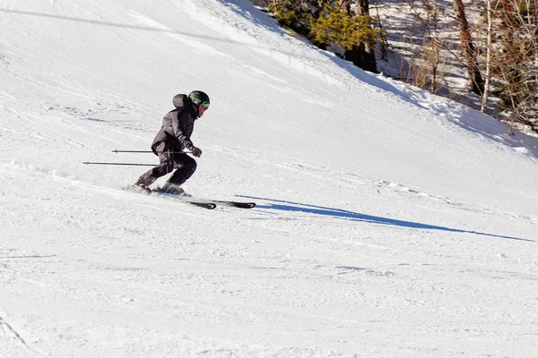 PYRENEES, ANDORRA - FEBRUARY 17, 2019: A skier descends from the mountain at high speed at a ski resort — ストック写真