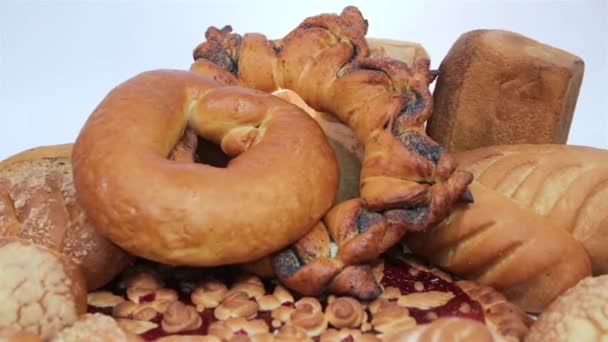 A pékség termelése. Sütés, kenyér, kenyér. 50 penny. — Stock videók