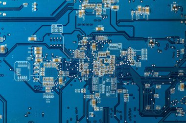 Mavi pcb fotoğrafını ekrana kapatın