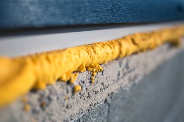 Diy kavramı. Yapım Pu, politan üretan köpük. Pencere bağlanan bir köpük kullanılarak kurulur. Kurulum köpüğü
