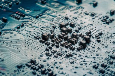 Devre kartı. Elektronik bilgisayar donanım teknolojisi. Anakart dijital çip. Teknoloji bilimi geçmişi. Entegre iletişim işlemcisi. SMD rezistörleri ve kapasitörler. Mavi Pcb.