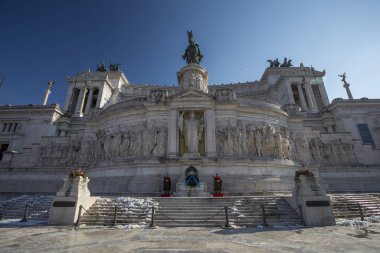 Roma, İtalya, Şubat 2018 - Altare Della Patria Kışın kar altında.