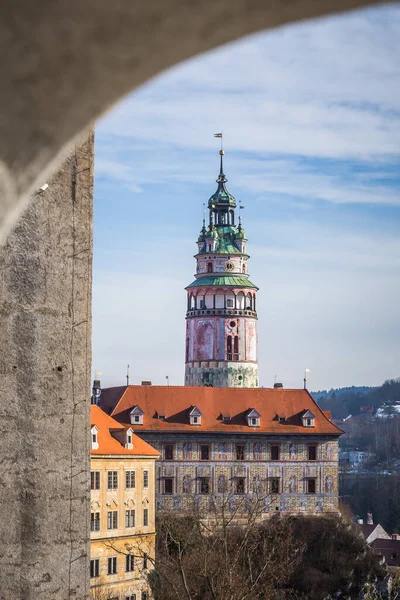 Vista a la Torre del Castillo de Cesky Krumlov en invierno, República Checa, patrimonio de la Unesco . — Foto de Stock