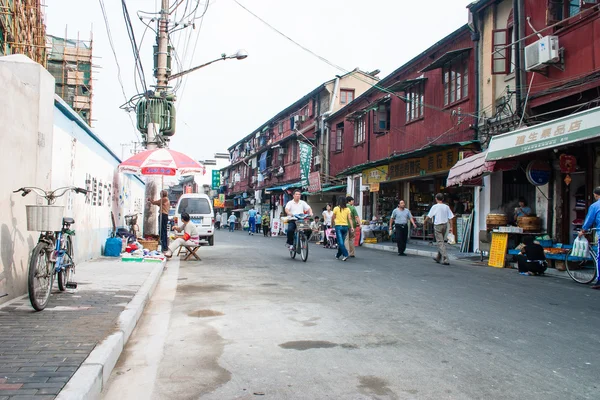 Street of Shanghai, China, with shops and people — Stock Photo, Image