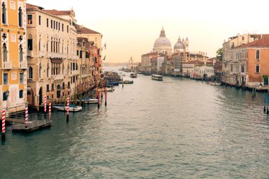 Gün batımında Venice Kanalının görünümü