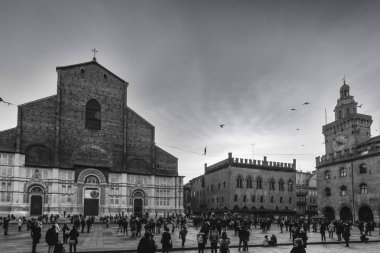 Cambaz ipinde Piazza Maggiore Bologna, İtalya için oraya gitmek