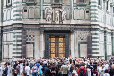 Florence, vaftizhane (İtalyanca: Battistero di San Giovanni, Baptis kapıları