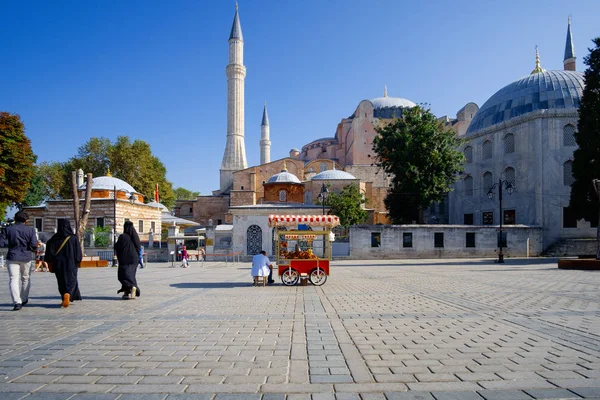 Pouliční prodejce před Hagia Sophia, Istanbul — Stock fotografie