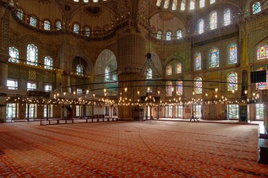 Istanbul 'un ünlü Sultanahmet Camii iç görünümü