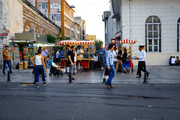 Sokak Mısır satıcıları, Istanbul, Türkiye
