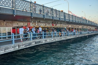 Istanbul, Türkiye'de Galata Köprüsü'nün görünümü