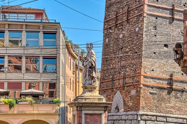 Estatua de San Petronio en Bolonia, Italia —  Fotos de Stock