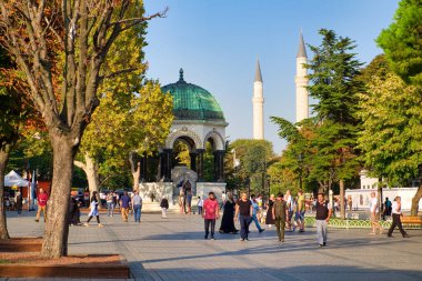 İstanbul, Türkiye- 17 Eylül 2017: İstanbul'un en temsili camisi olan Mavi Cami'nin dış cephesi milyonlarca turisttarafından ziyaret edildi