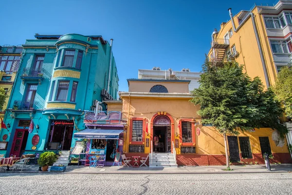 Istambul Turquia Setembro 2017 Edifícios Coloridos Pitorescos Com Lojas Restaurantes — Fotografia de Stock