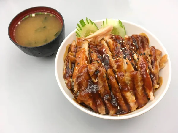 Ryż z kurczakiem teriyaki — Zdjęcie stockowe