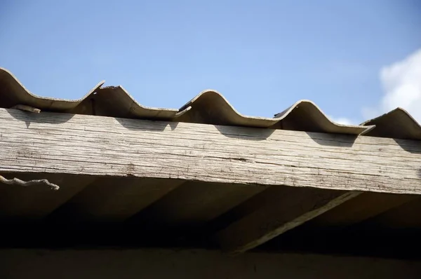 Stary dach dachówki — Zdjęcie stockowe