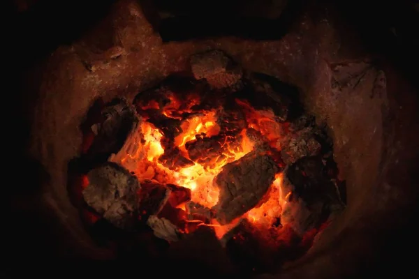 ホット炭とコンロの火 — ストック写真