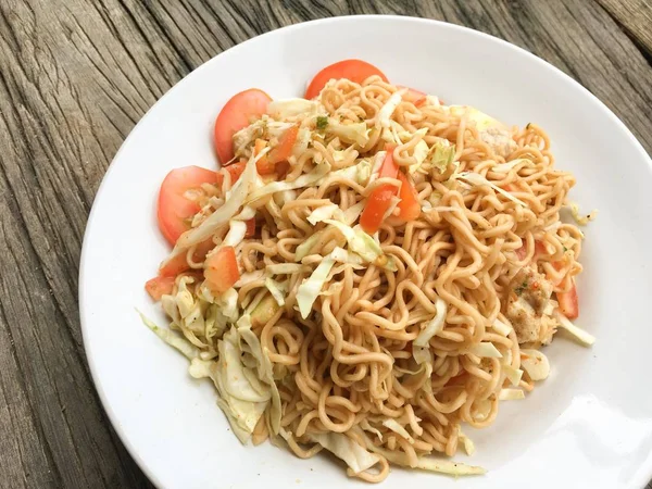 Baharatlı kuru şehriye salatası