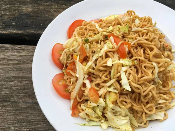 Spicy dry noodle salad — Stock Photo, Image