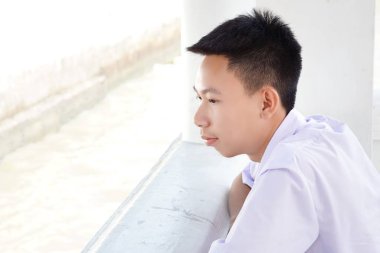 Taylandlı üniformalı öğrenciyi kapatın.