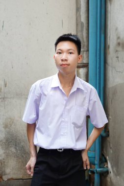 Taylandlı üniformalı öğrenciyi kapatın.