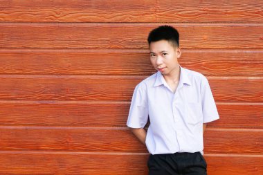 Taylandlı üniformalı öğrenciyi kapatın.