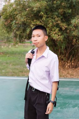 Taylandlı üniformalı öğrenciyi kapatın.