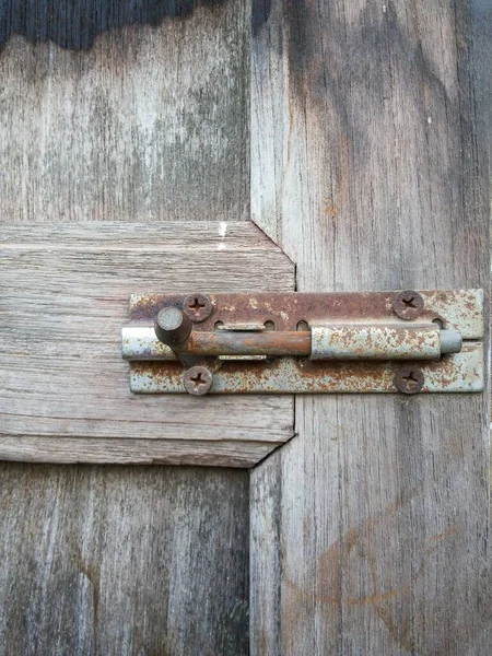Paslı cıvata kilidi pencere vintage biçimini kapat