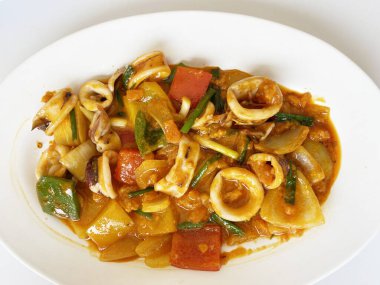 Baharatlı deniz ürünleri ve sebzeleri kapatın.