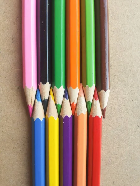 Ołówki Kolorowe Drewnianej Podłodze — Zdjęcie stockowe