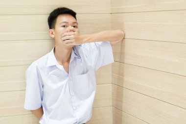 Taylandlı üniformalı öğrenciyi kapatın.