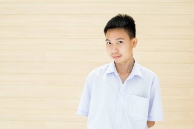 Taylandlı üniformalı öğrenciyi kapatın.