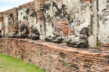 Chaiwatthanaram Tapınağı 'ndaki eski Buda heykelini kapatın, Ayutthaya, Tayland