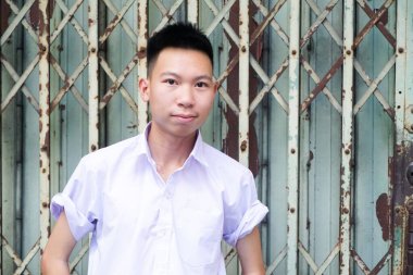 Taylandlı üniformalı öğrenciyi kapatın.