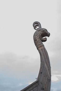 Bir eski savaş gemisi Vikingler - Drakkar bir parçası