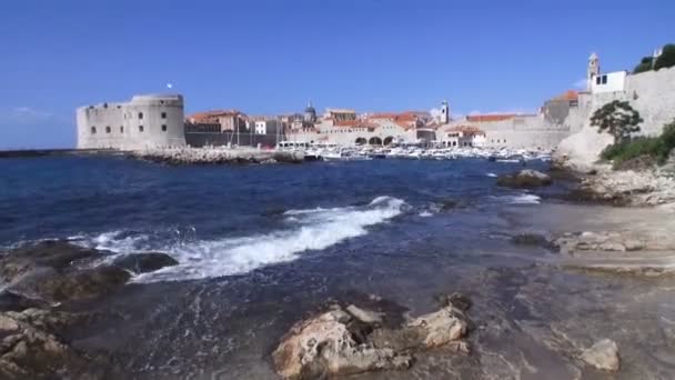 Uitzicht op het fort en de zee — Stockvideo