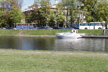 St. Petersburg, Rusya Federasyonu - 27 Mayıs 2017: Zevk tekne rıhtımda 27 Mayıs 2017 St. Petersburg'da demirleyen