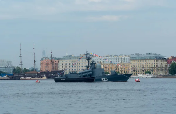 Sint-Petersburg, Rusland-23 juli 2017: Een raket boot tijdens de repetitie van de Marine parade in Sint-Petersburg — Stockfoto
