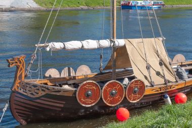 St. Petersburg, Rusya - 27 Mayıs 2017: St. Petersburg, Rusya'nın efsanevi Viking gemisi kopyası