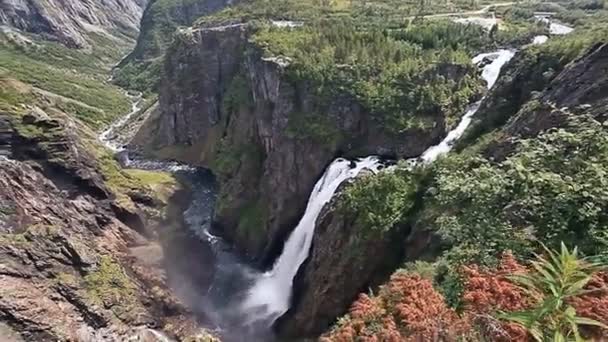 Cascada de Voringfossen en Noruega . — Vídeo de stock