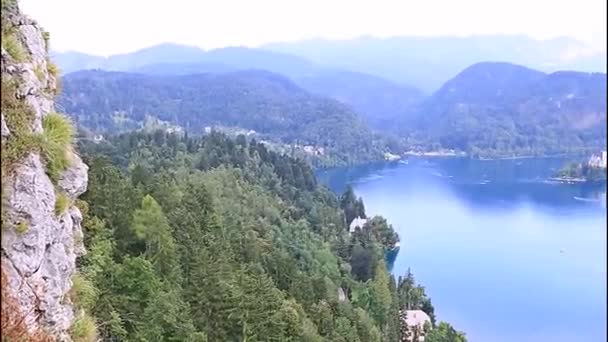 Panoramiczny widok na jezioro Bled — Wideo stockowe