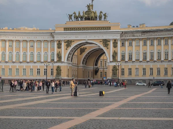 São Petersburgo, Rússia - 10 de setembro de 2017: Edifício General Staff em São Petersburgo. Arco Triunfal — Fotografia de Stock