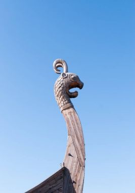 Bir Viking gemisi burun bir close-up. 